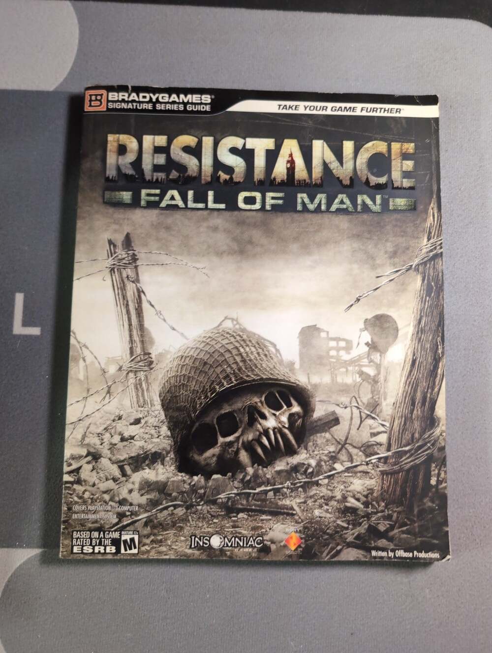 Resistance: Fall of Man Official Strategy Guide BradyGames Sony PS3 w/ Poster
